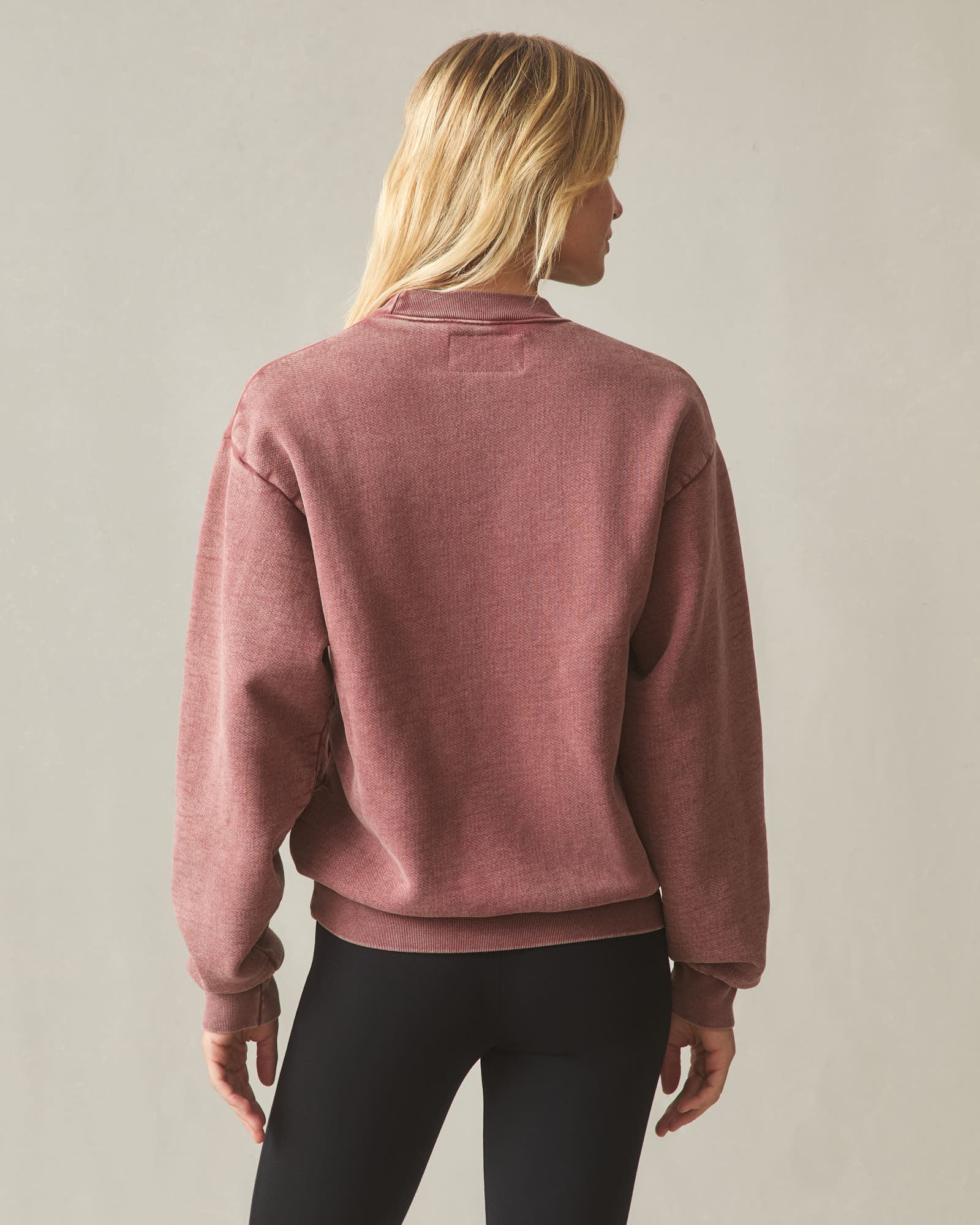 Unisex American Vintage Crew Sweatshirt - Mineral Wash Russet Brown - Image 4