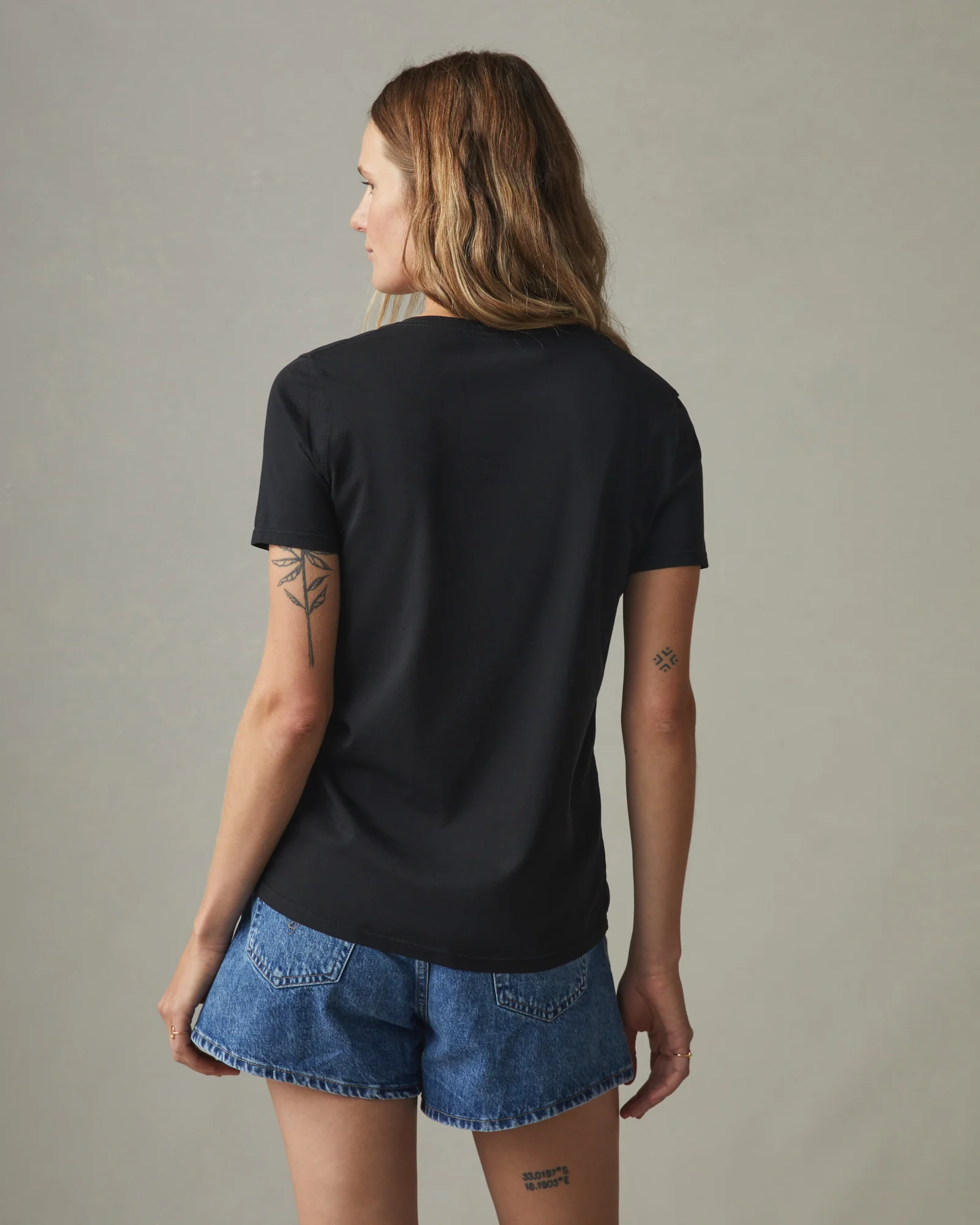 Women's Classic Cotton V-Neck Tee - Black - old - Image 4