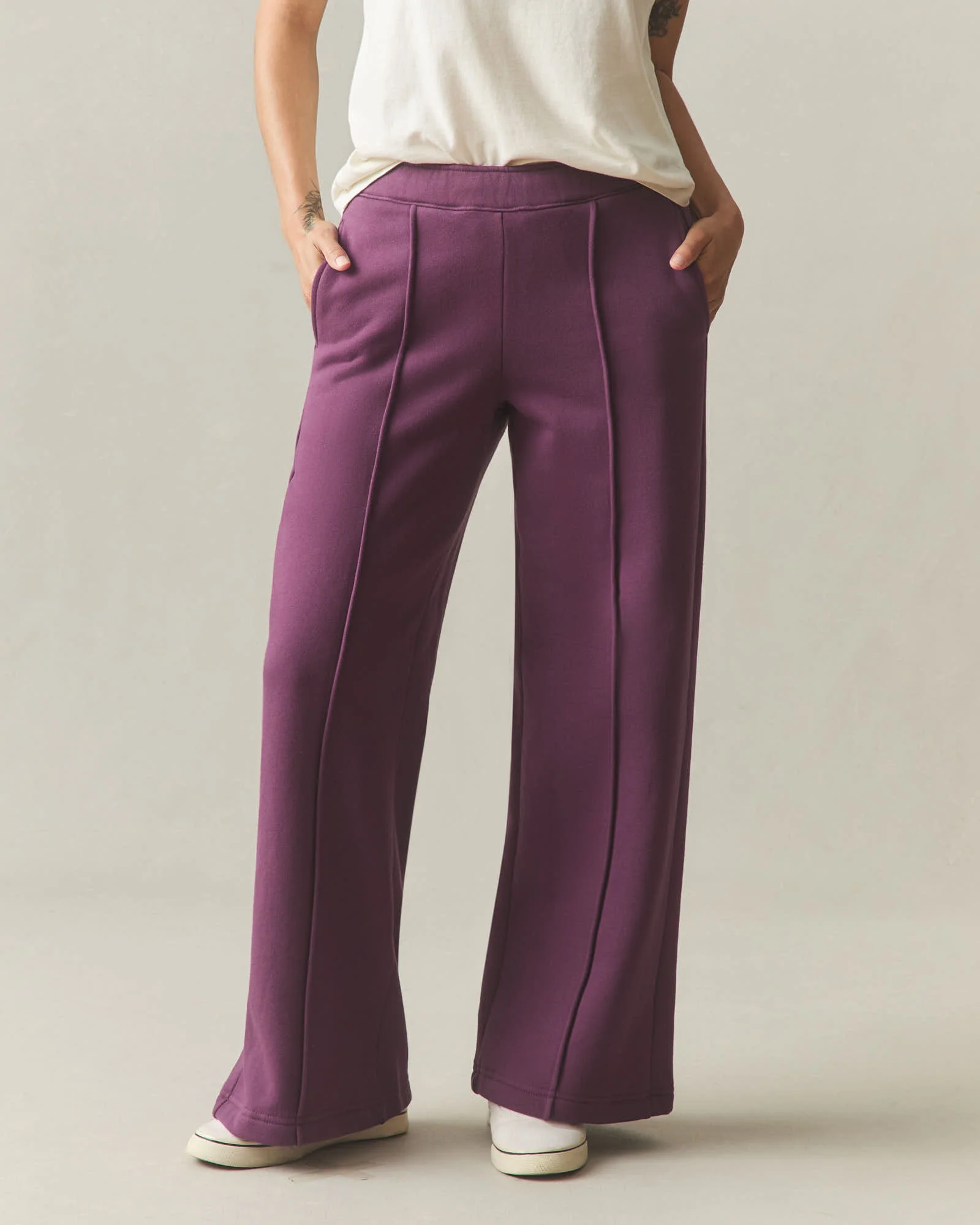 Women's Pintuck Flare Pant - Italian Plum