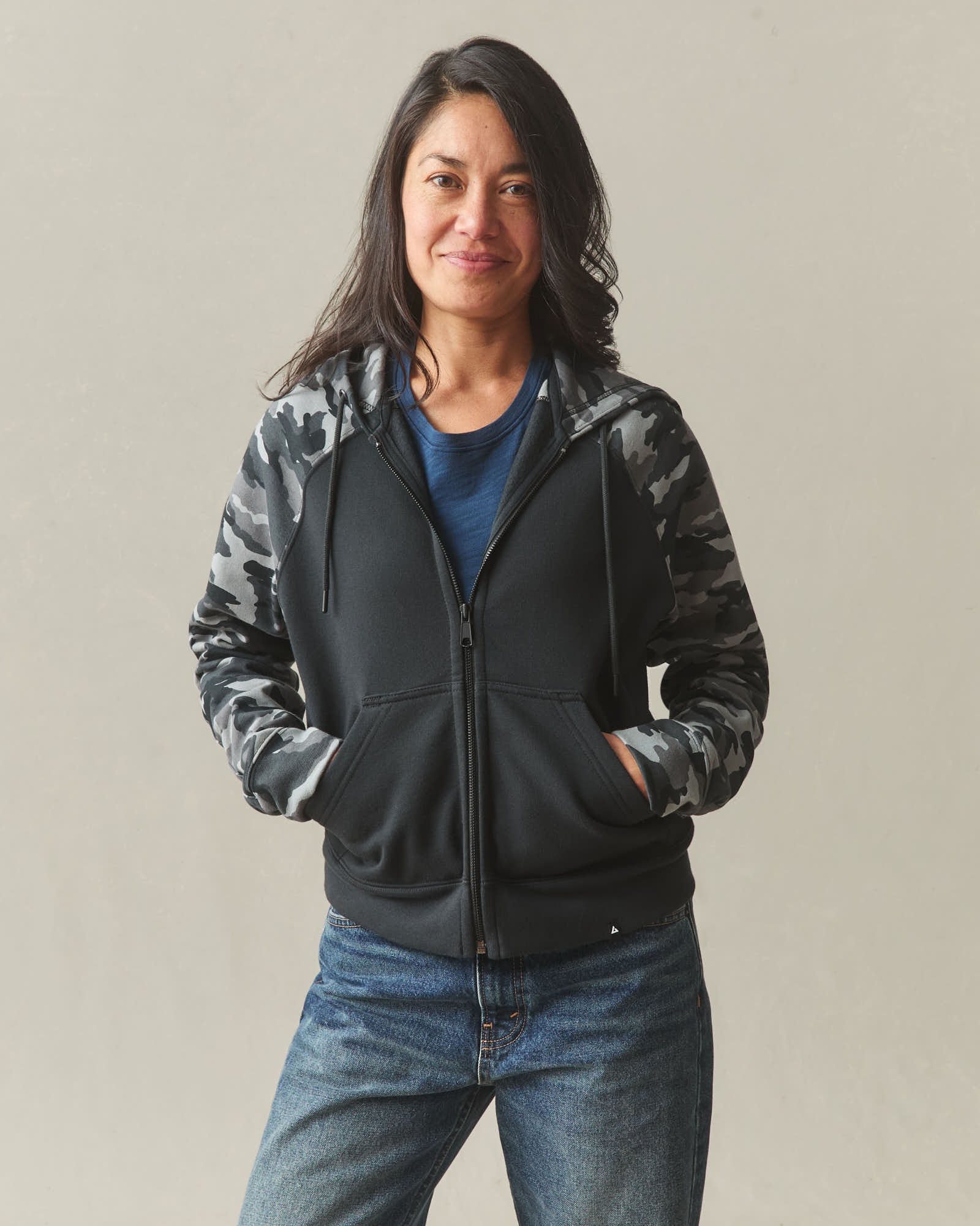 Women's Raglan Classic Full Zip 2.0 - Black Camo - Image 2