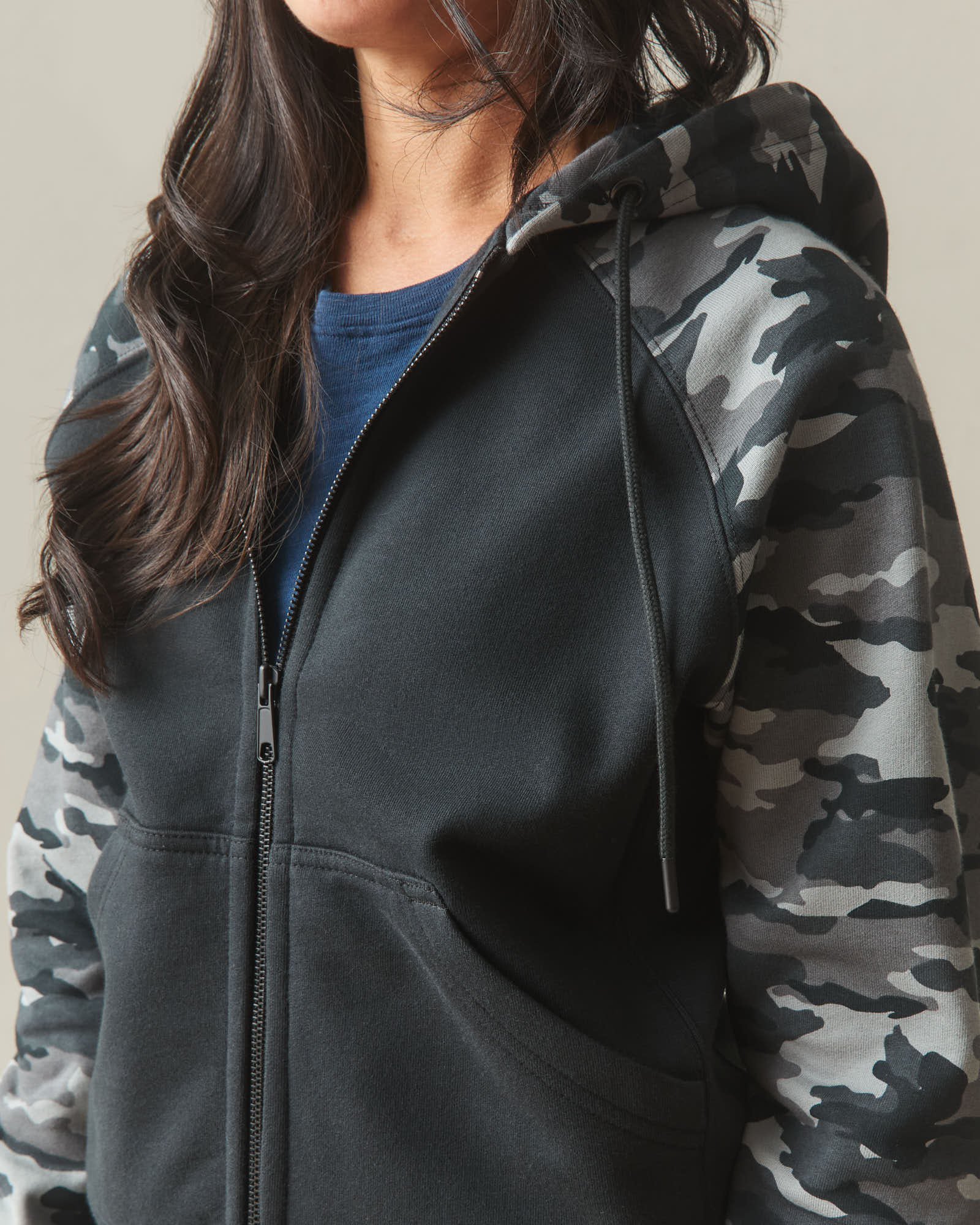 Women's Raglan Classic Full Zip 2.0 - Black Camo - Image 5