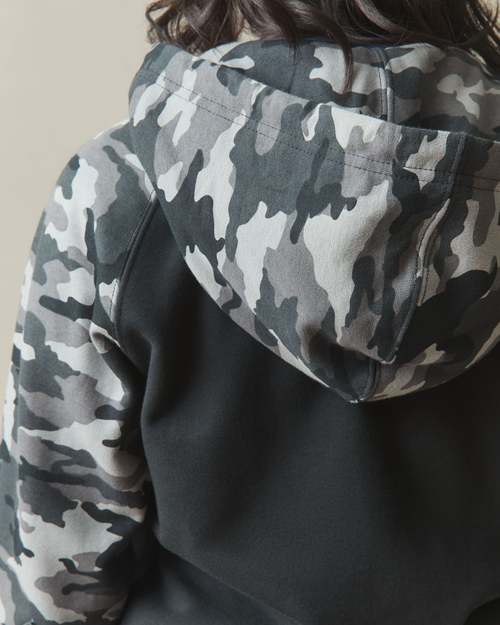 Women's Raglan Classic Full Zip 2.0 - Black Camo - Image 6